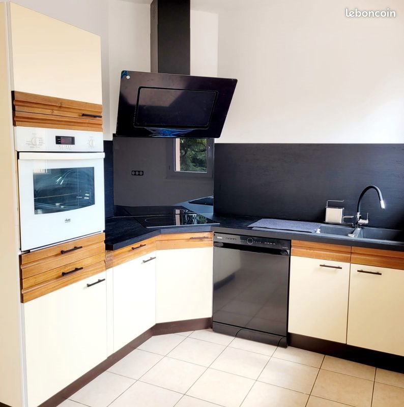 Maison à louer, 106m², Roquettes