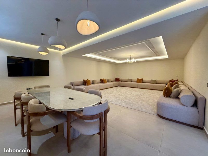 Maison à louer, 700m², Paris 8ème