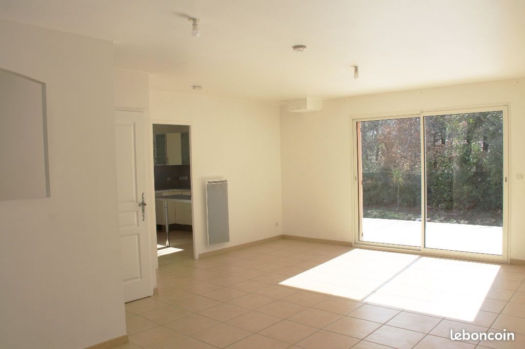 Maison à louer, 93m², La Roquebrussanne
