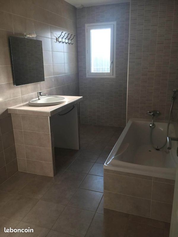 Maison à louer, 106m², Montfaucon