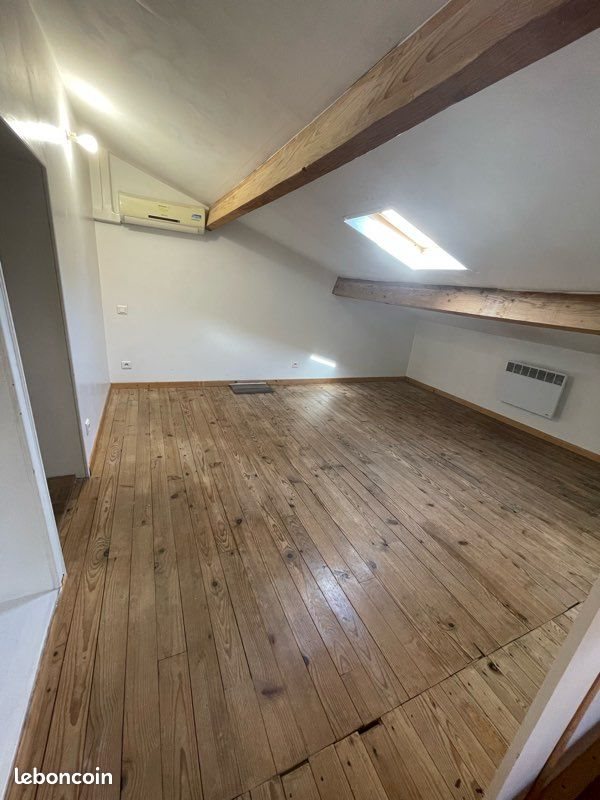 Appartement à louer, 70m², Forcalqueiret