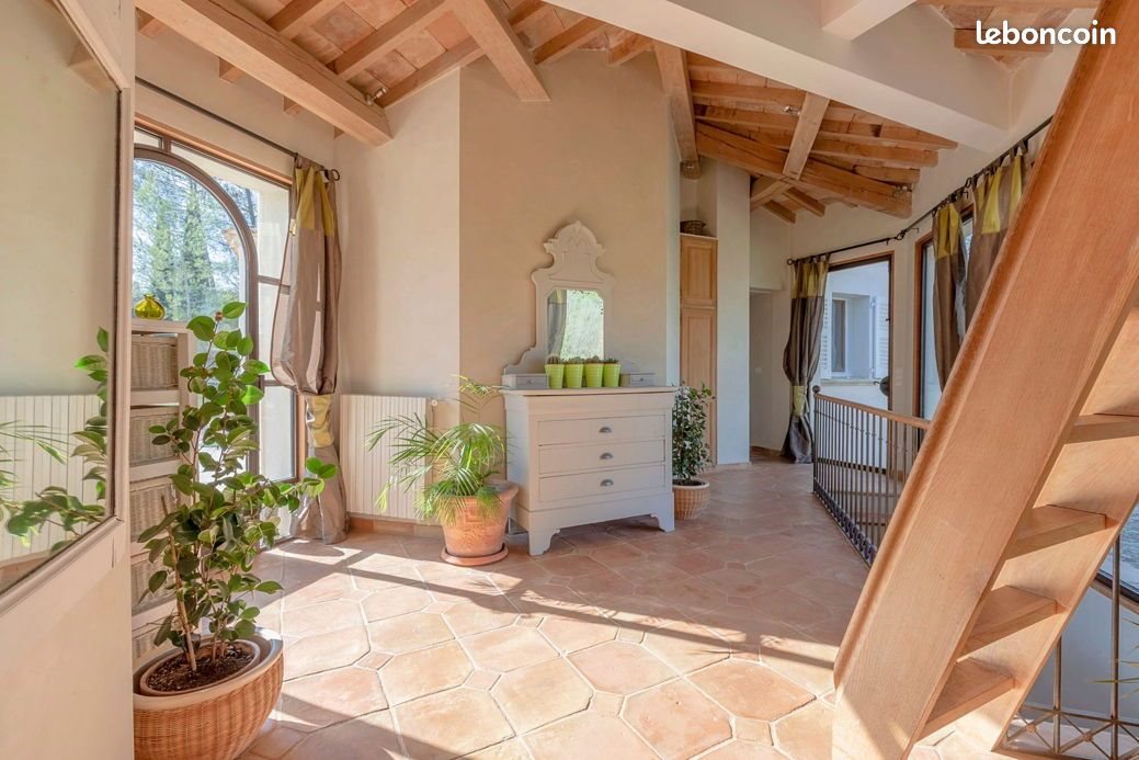 Maison à louer, 240m², Peynier