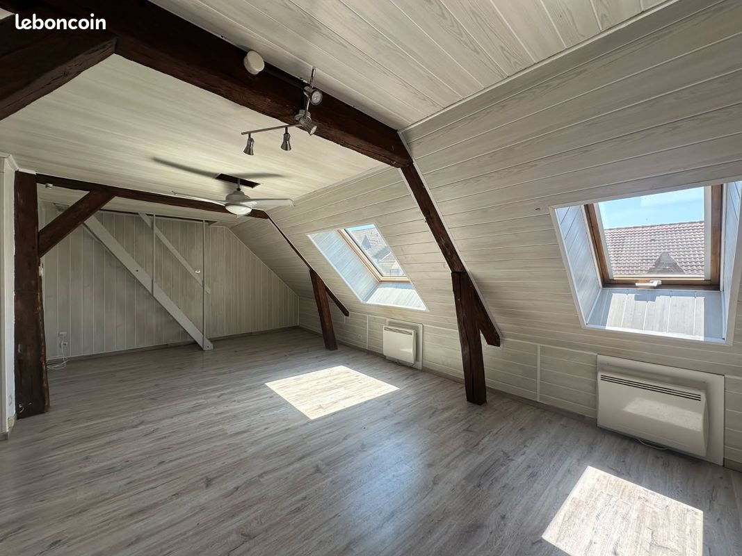 Appartement à louer, 60m², Ay