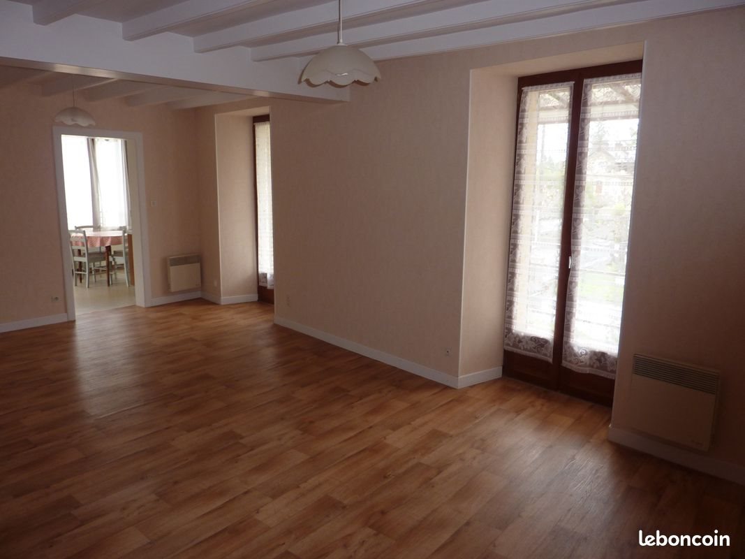 Appartement à louer, 80m², Neuvic