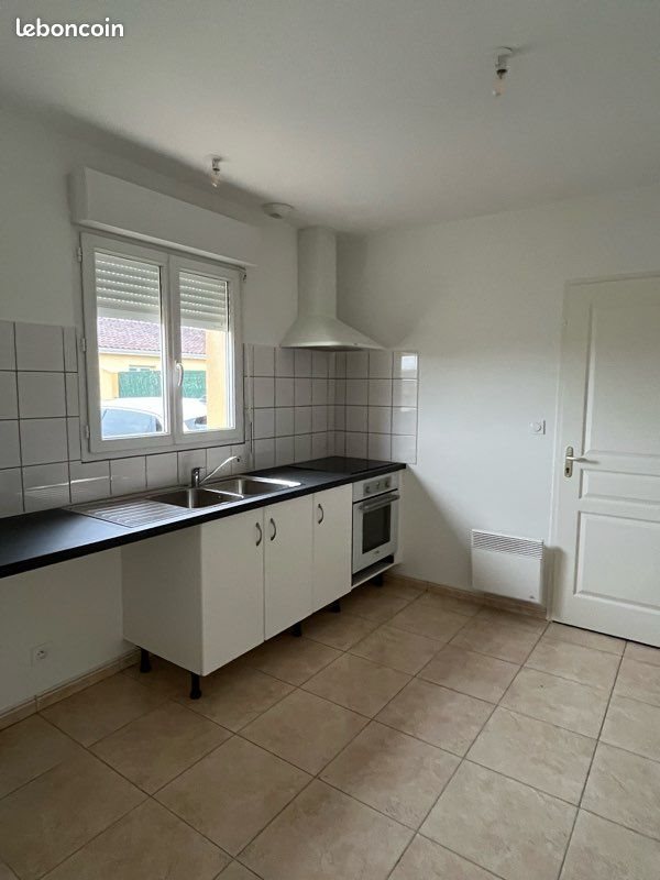 Maison à louer, 90m², Mazion