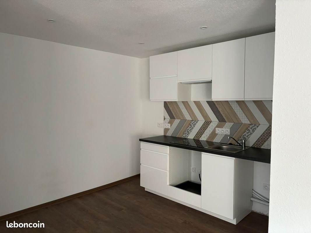 Appartement à louer, 63m², Laveissière