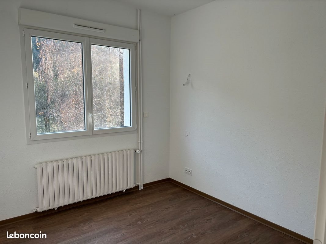 Appartement à louer, 63m², Laveissière