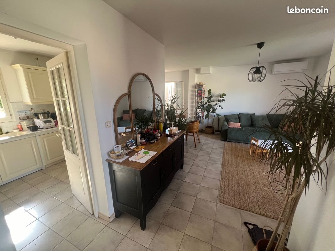 Maison à louer, 93m², Eyguières