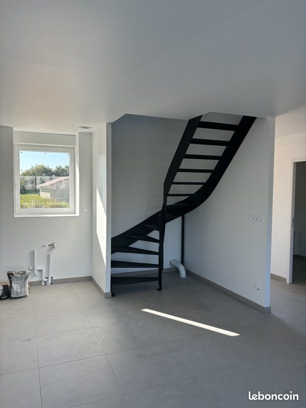 Maison à louer, 90m², Pont-Evêque