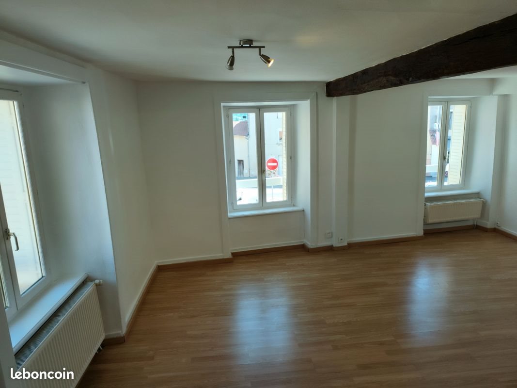 Maison à louer, 77m², Saint-Jean-la-Bussière