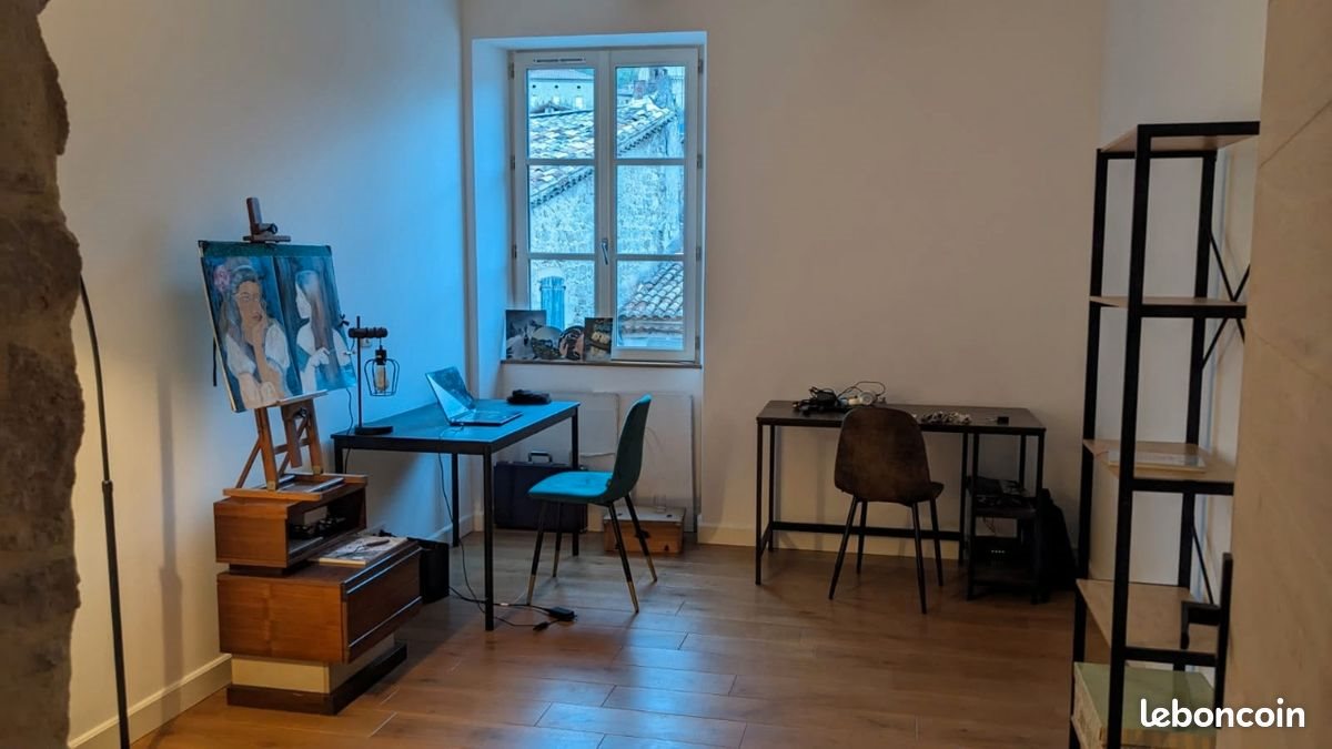 Appartement à louer, 100m², Largentière