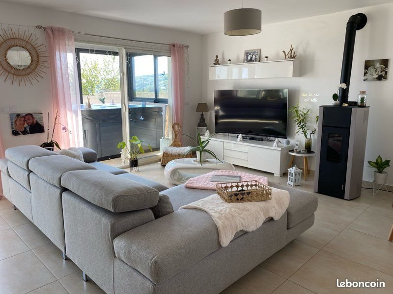 Maison à louer, 150m², Saint-Marcel-d'Ardèche