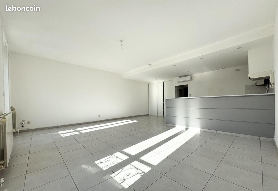 Appartement à louer, 77m², Nîmes