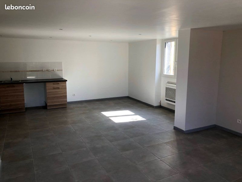 Appartement à louer, 80m², Simiane-Collongue