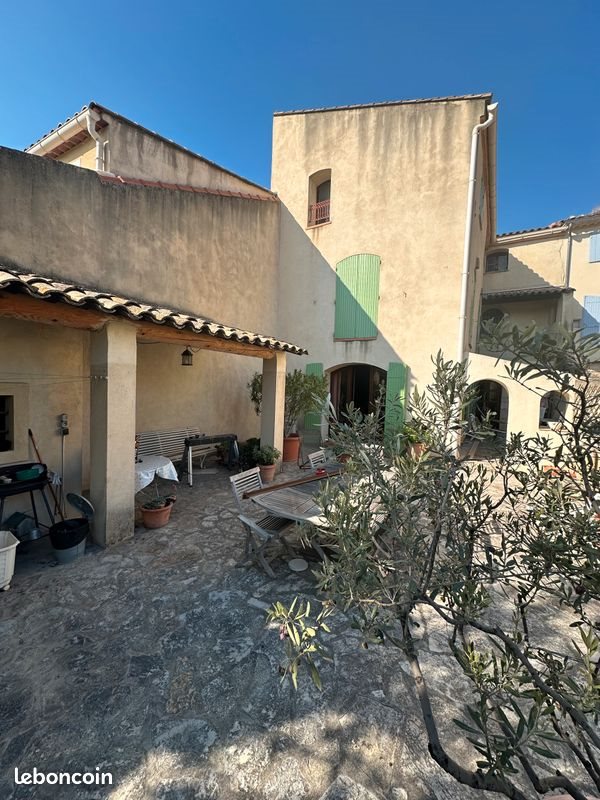 Maison à louer, 120m², Eyguières