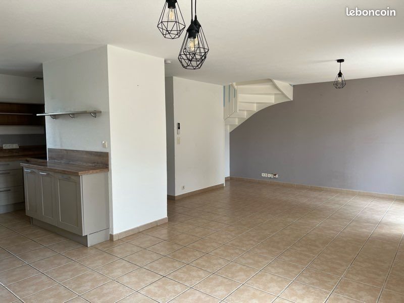 Maison à louer, 85m², La Tour-du-Crieu