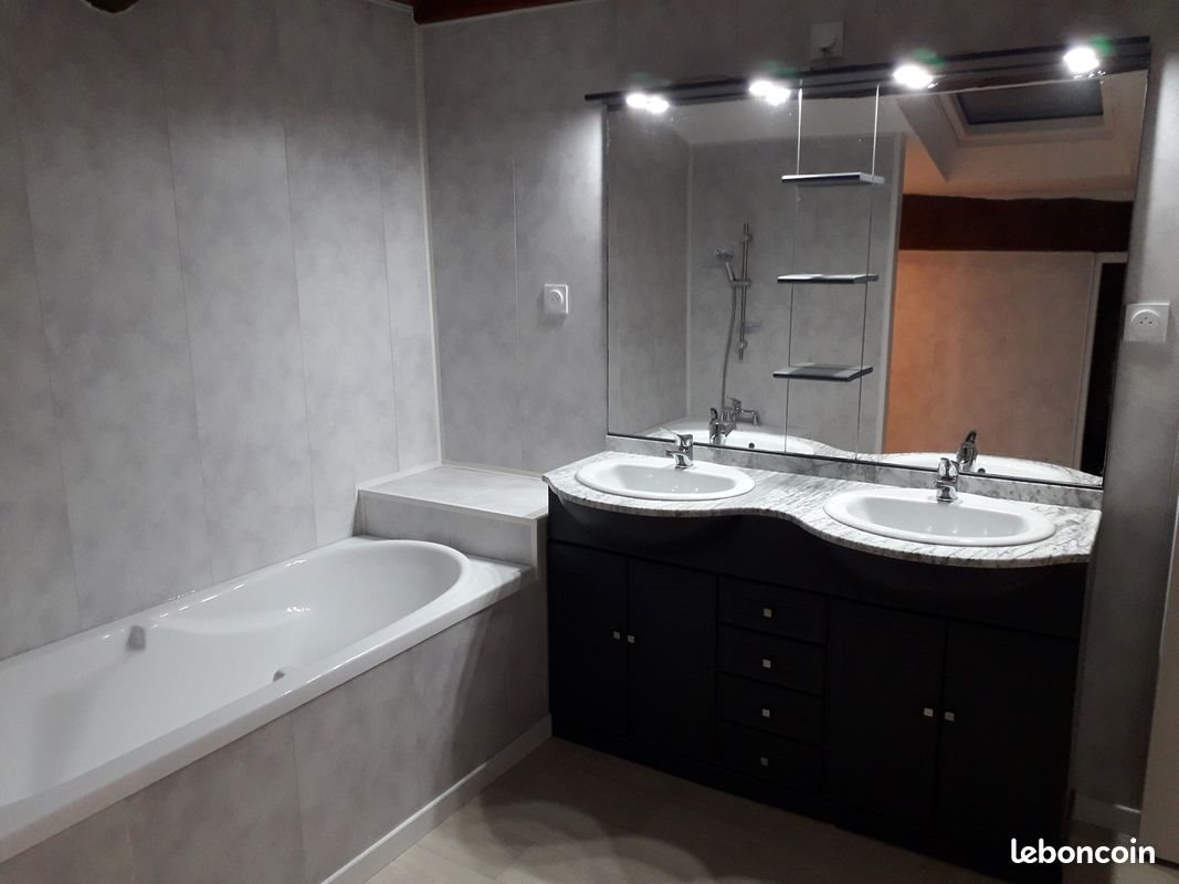 Maison à louer, 150m², Grézac