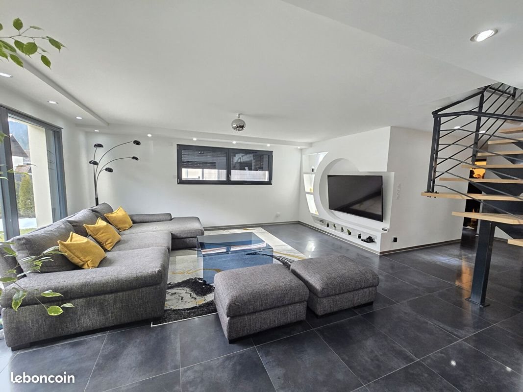 Maison à vendre, 162m², La Cluse-et-Mijoux