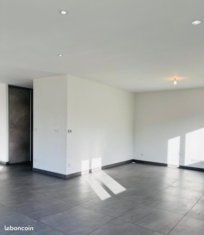 Maison à louer, 99m², Charnècles