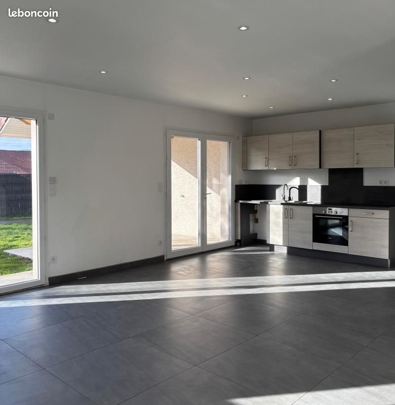 Maison à louer, 99m², Charnècles