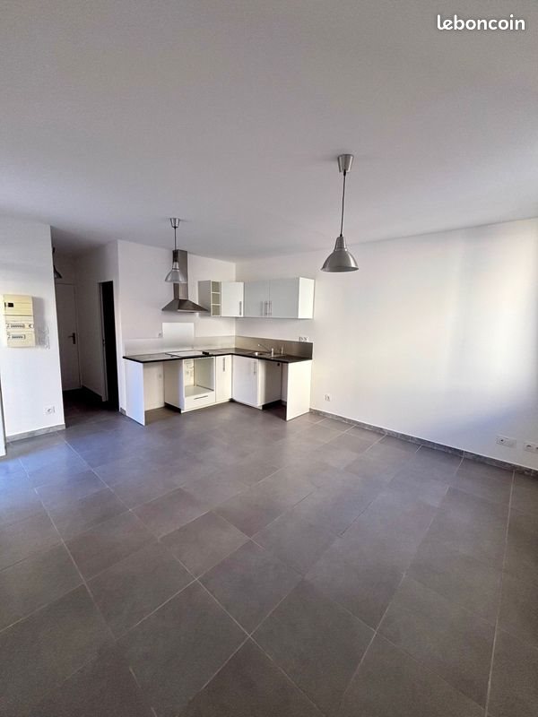 Appartement à louer, 27m², Marseille 16ème