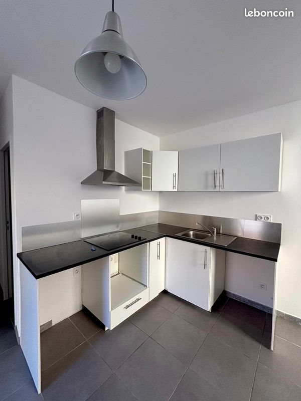 Appartement à louer, 27m², Marseille 16ème