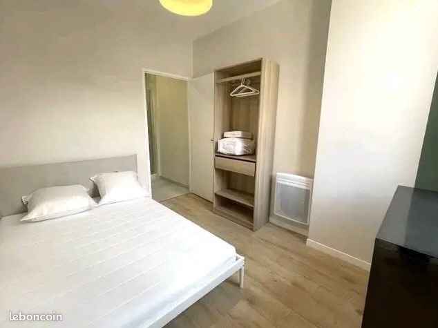Appartement à louer, 19m², Paris 18ème