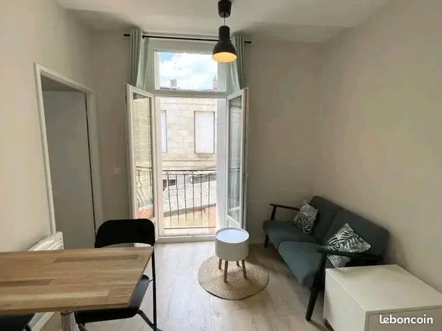 Appartement à louer, 19m², Paris 18ème