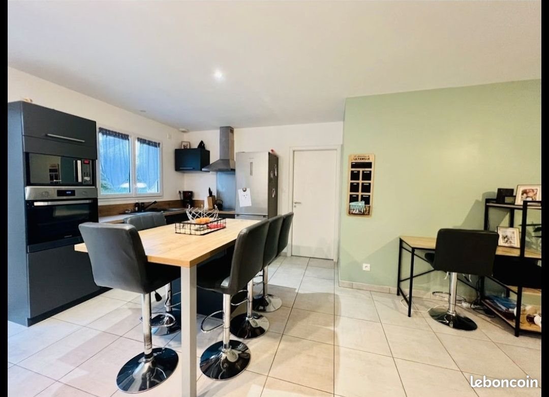 Maison à louer, 105m², Mervent