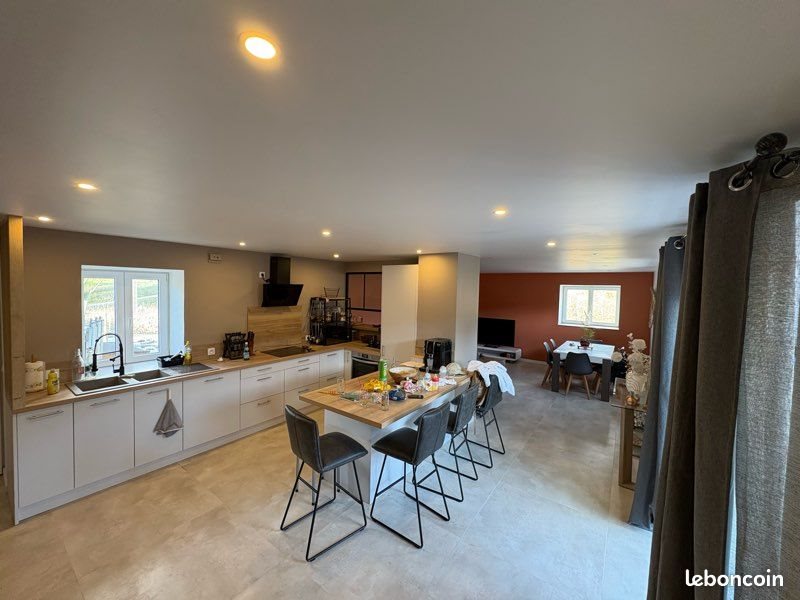 Maison à louer, 140m², Saint-Forgeux