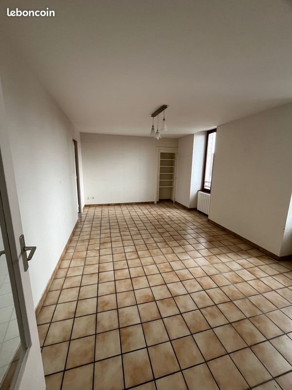 Appartement à louer, 70m², Brognon
