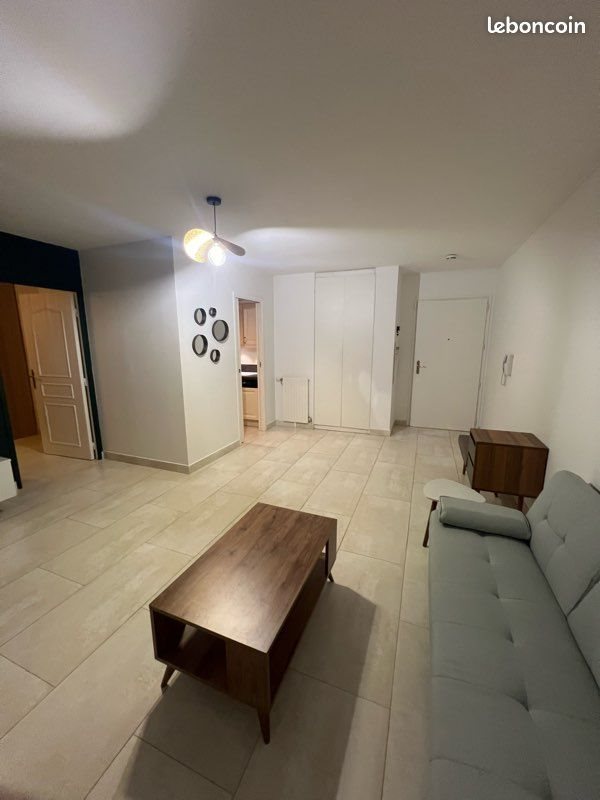 Appartement à louer, 46m², Suresnes