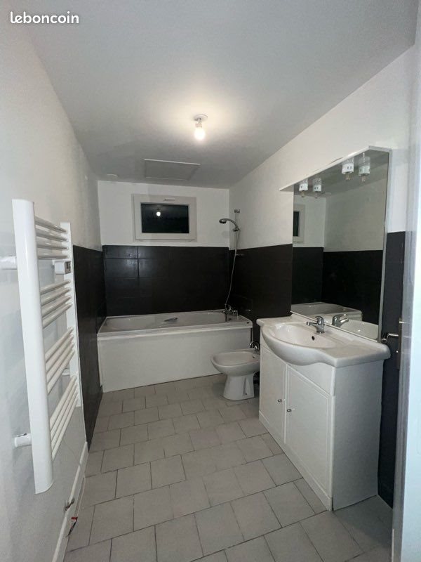 Appartement à louer, 90m², Sainte-Suzanne