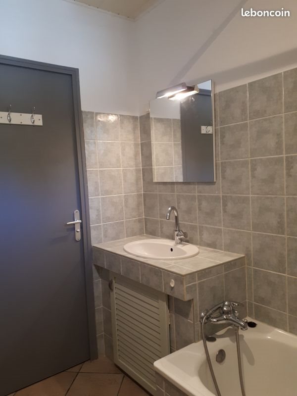 Appartement à louer, 43m², Montfaucon