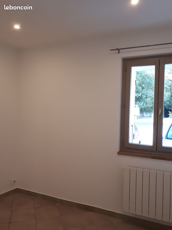 Appartement à louer, 43m², Montfaucon