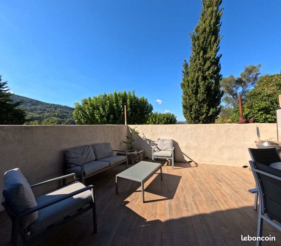 Maison à louer, 90m², Solliès-Ville