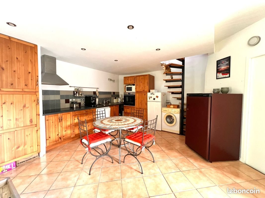 Appartement à louer, 45m², Simiane-Collongue