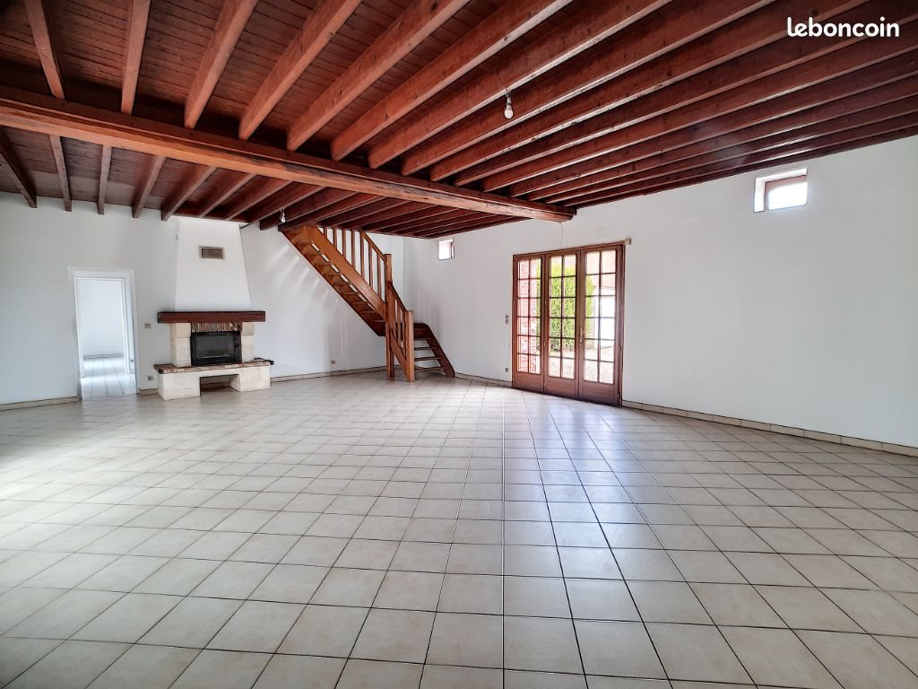 Maison à louer, 268m², Guichainville