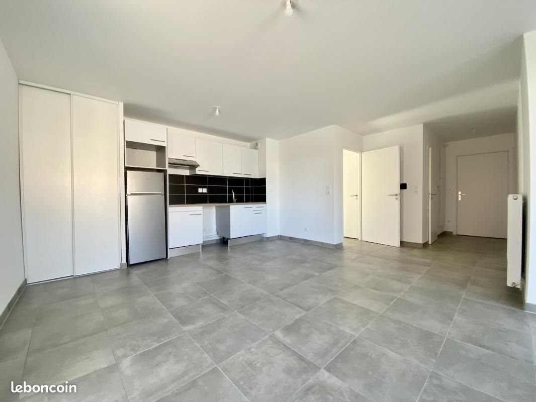 Appartement à louer, 70m², Montrabé