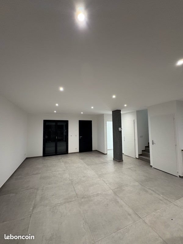 Maison à louer, 90m², Roussillon