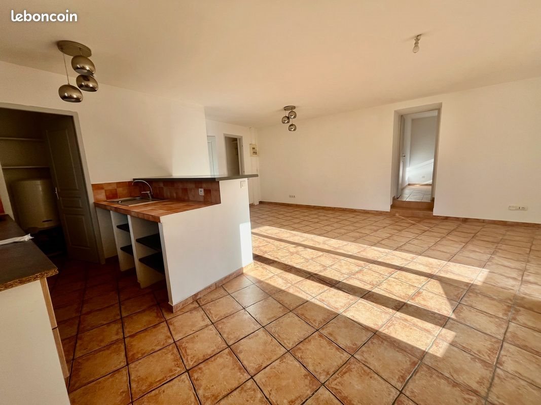 Appartement à louer, 50m², Saint-Zacharie