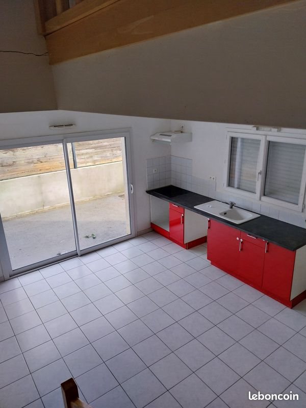 Appartement à louer, 84m², Puceul
