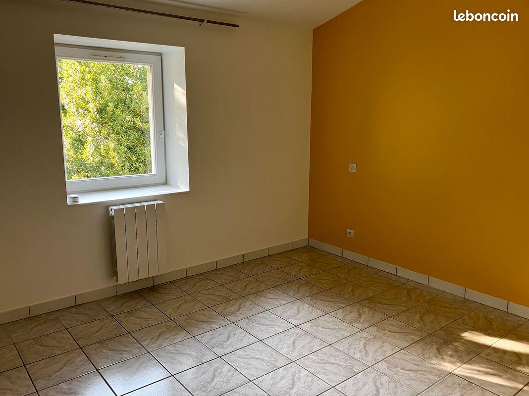 Maison à louer, 75m², Aunac