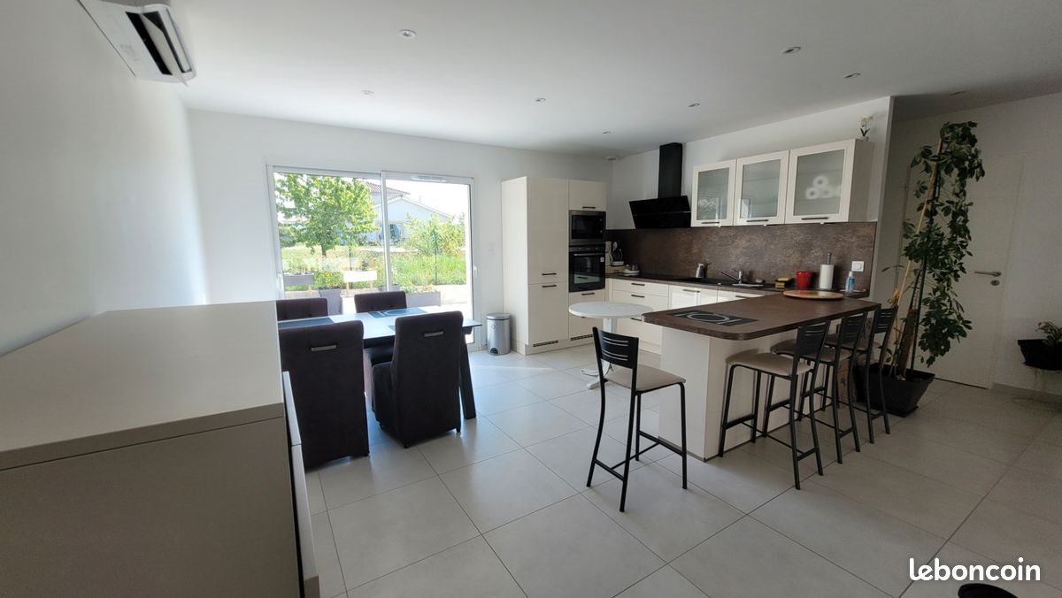 Maison à louer, 110m², Roussillon