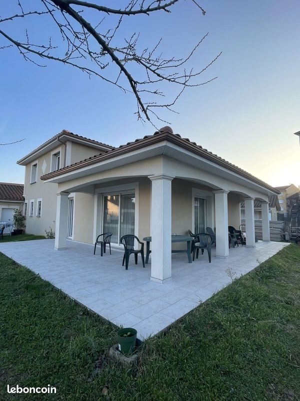 Maison à louer, 140m², Roussillon