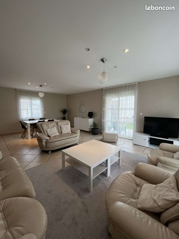 Maison à louer, 140m², Roussillon