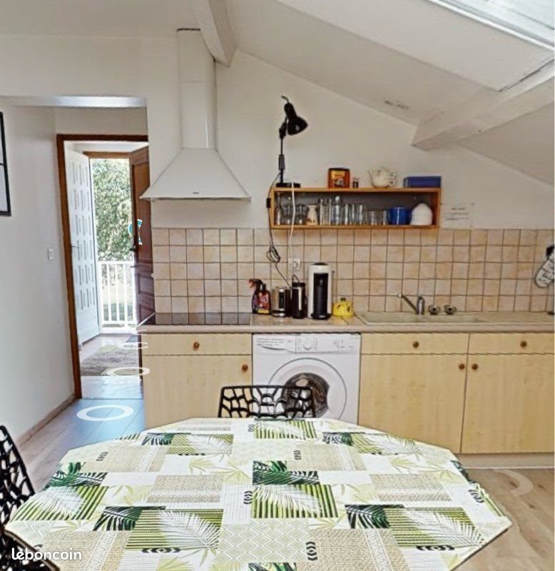 Maison à louer, 20m², Saint-Julien-les-Rosiers