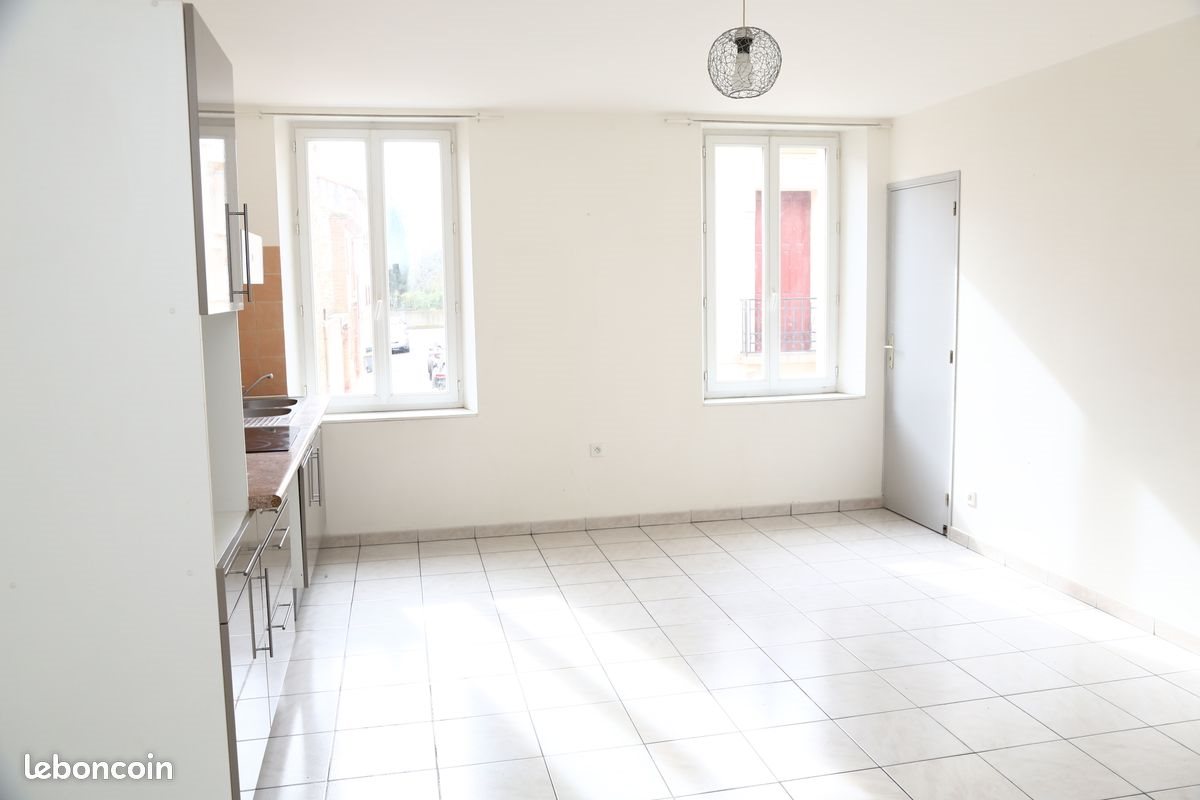 Appartement à louer, 60m², Trouillas
