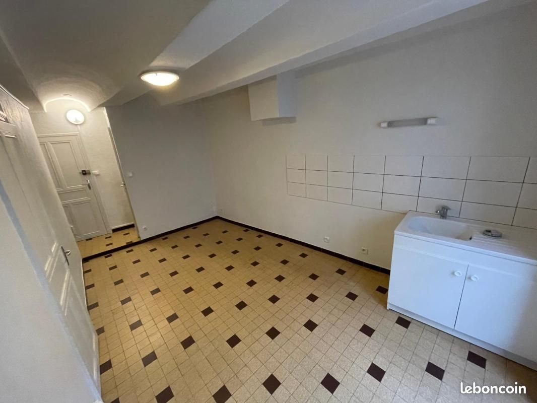 Appartement à louer, 27m², Aubenas