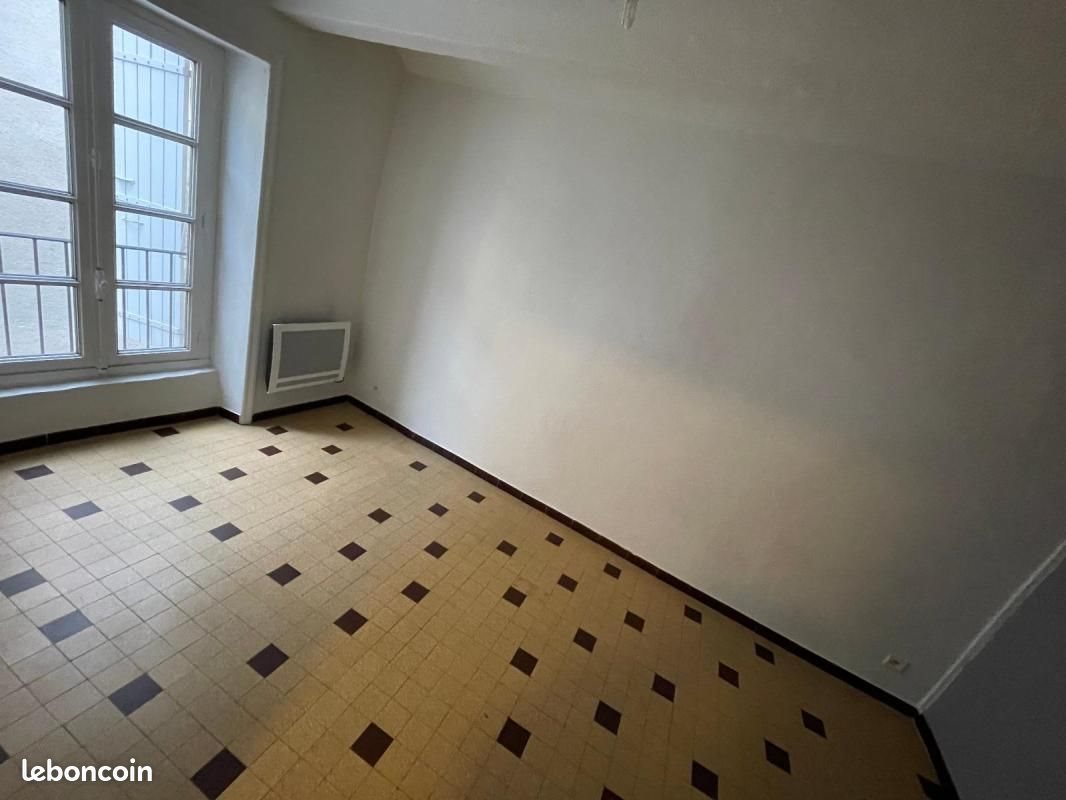 Appartement à louer, 27m², Aubenas